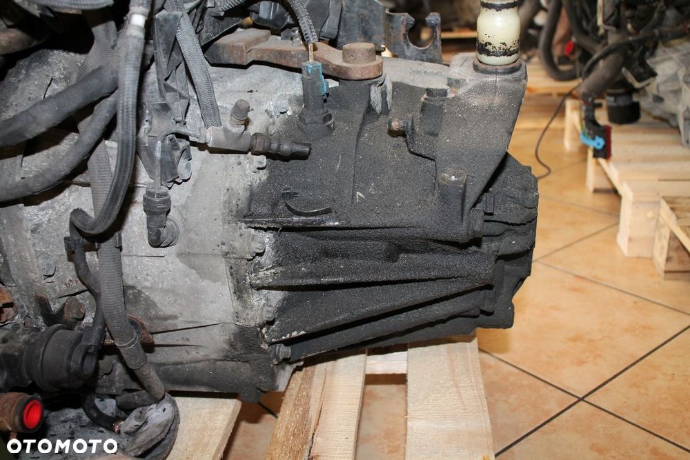 RENAULT TRAFIC OPEL VIVARO SKRZYNIA 8201129037 - 3