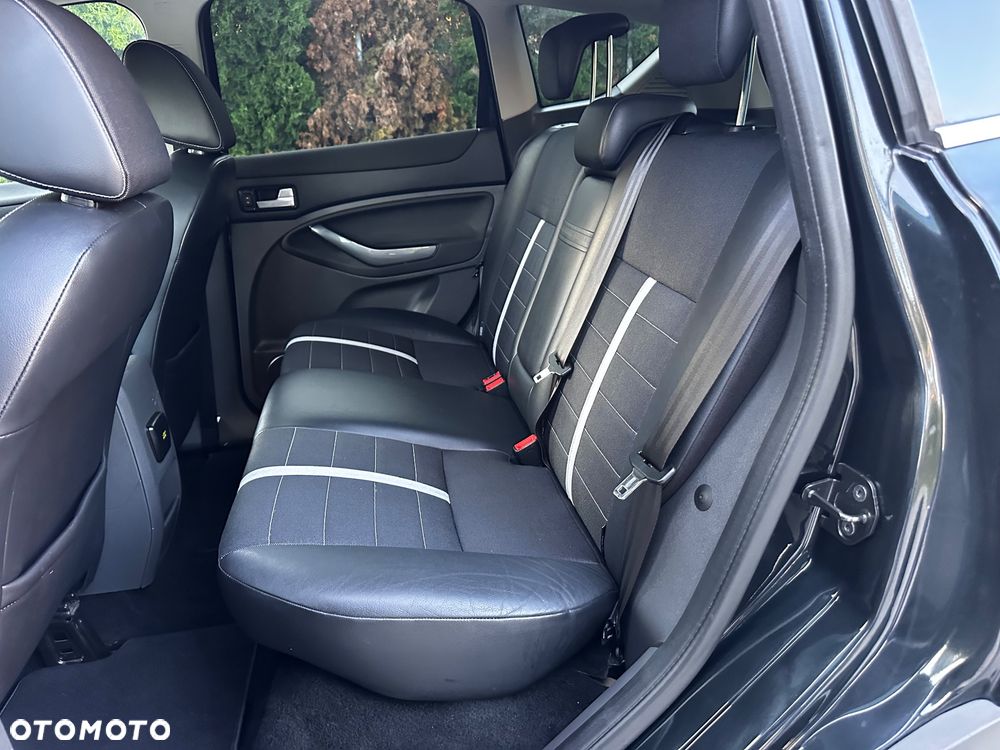 Ford Kuga 2.0 TDCi 2x4 Titanium - 30