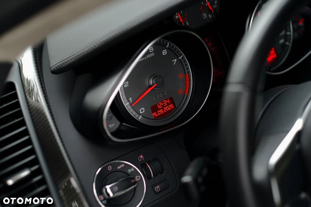Audi R8 Coupé 4.2 Quattro R tronic - 27
