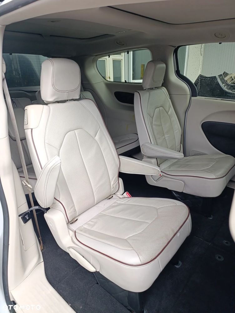 Chrysler Pacifica - 19