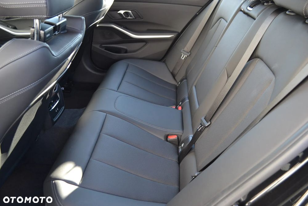 BMW Seria 3 318d Edition M Sport Shadow - 8