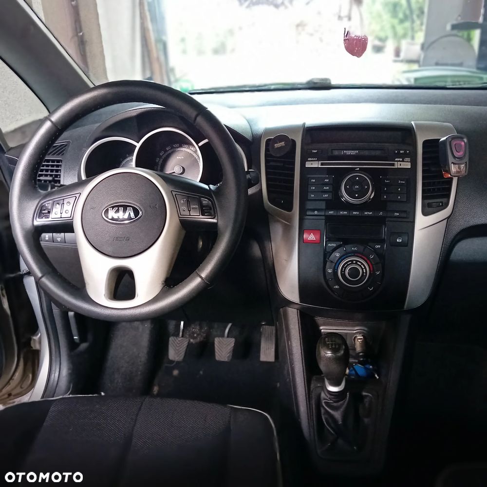 Kia Venga - 11