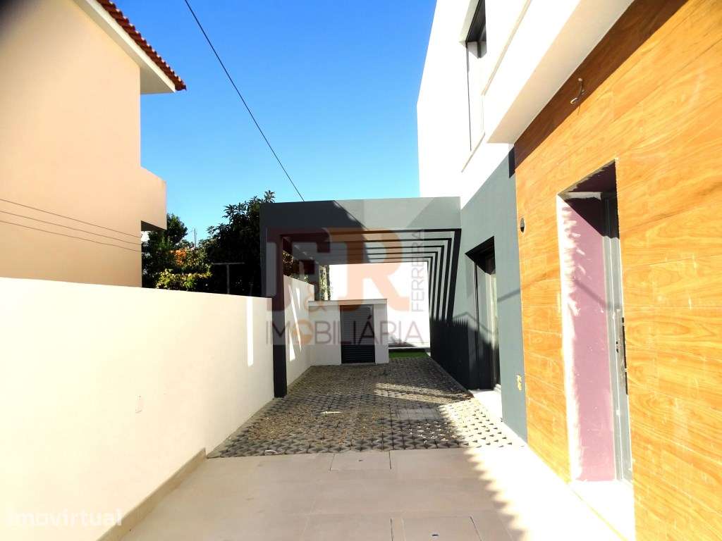 Moradia Duplex T3 com piscina e Pergúla Fernão Ferro - Grande imagem: 3/29