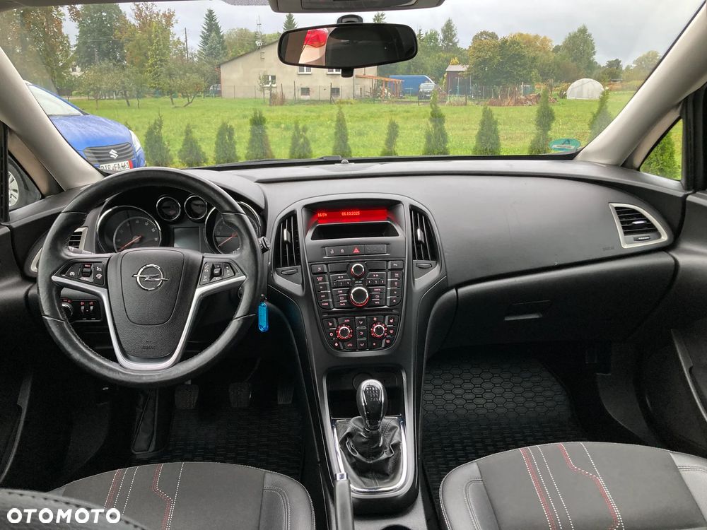 Opel Astra 1.4 Turbo 150 Jahre - 10