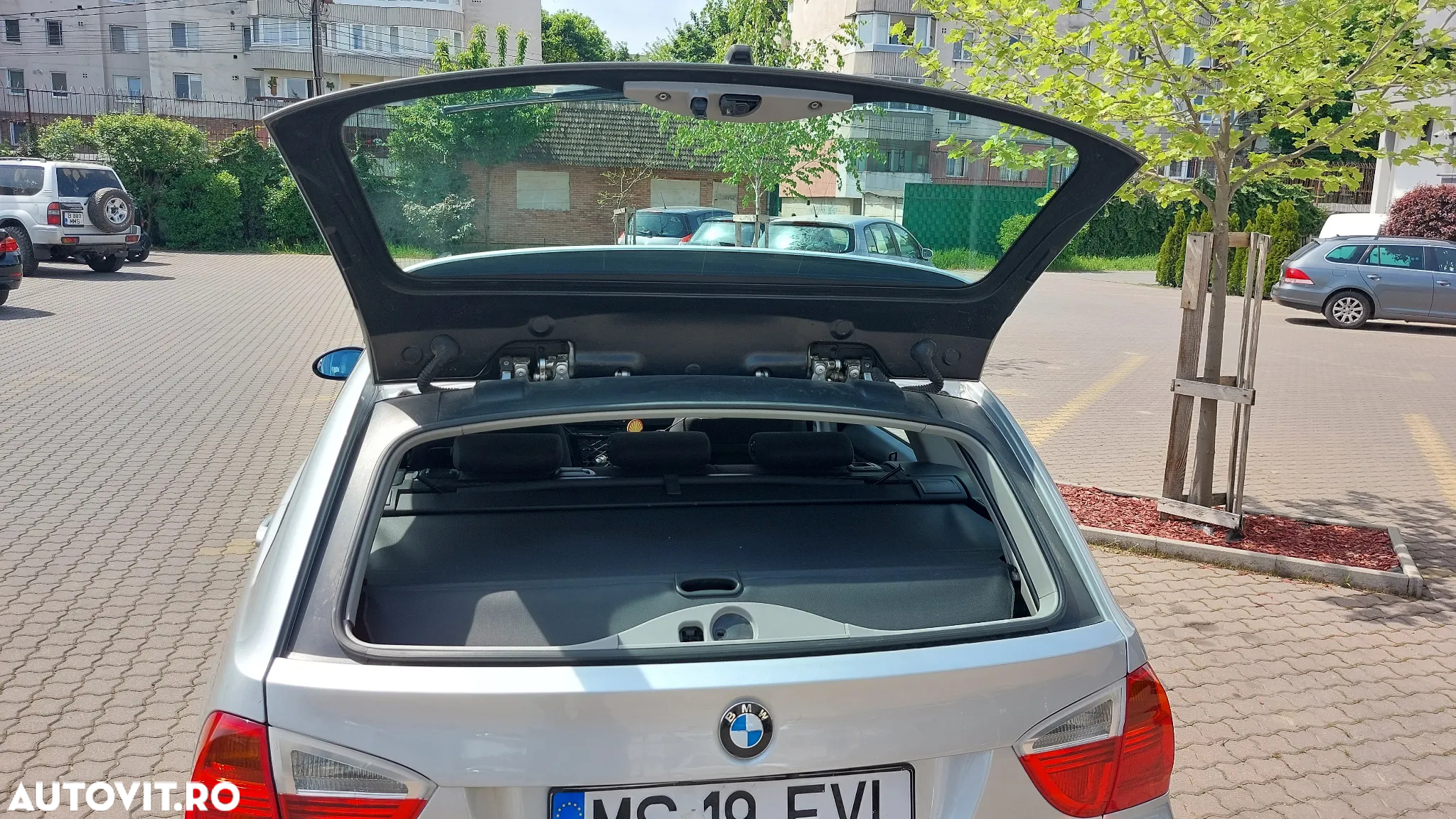 BMW Seria 3 320d Touring - 11