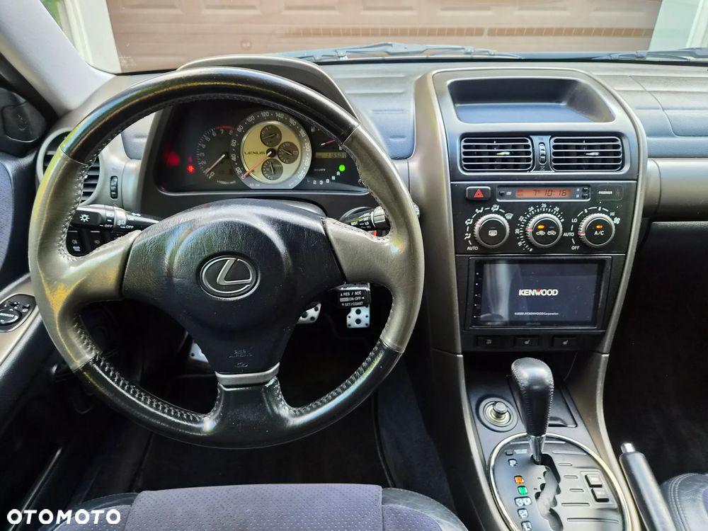 Lexus IS - 21