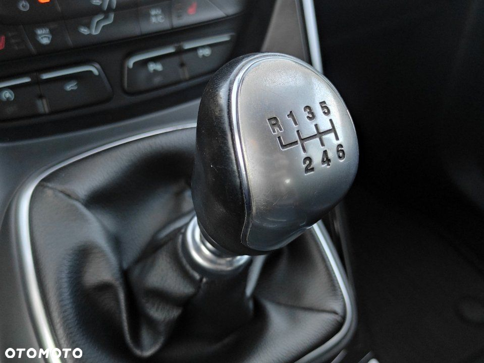 Ford Kuga - 24