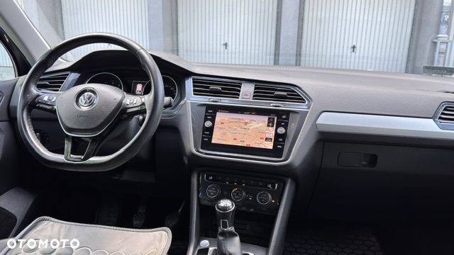 Volkswagen Tiguan - 11