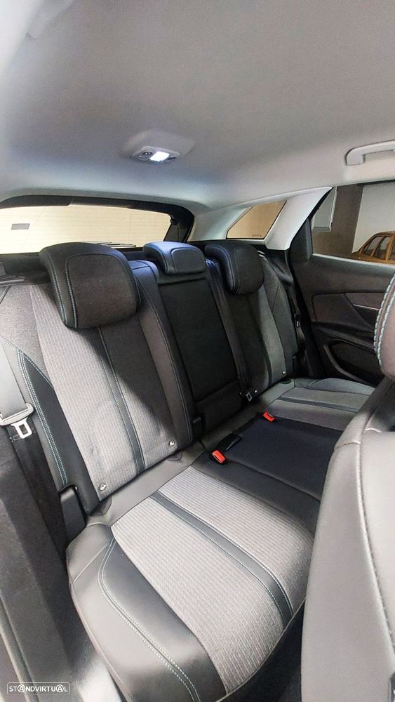 Peugeot 3008 1.5 BlueHDi Allure Pack EAT8 - 13