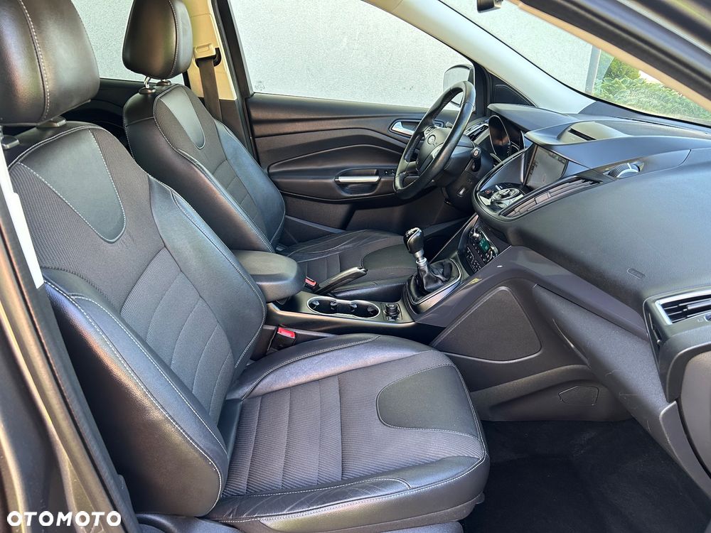 Ford Kuga 2.0 TDCi 2x4 Titanium - 31