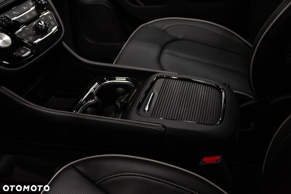 Chrysler Pacifica - 19