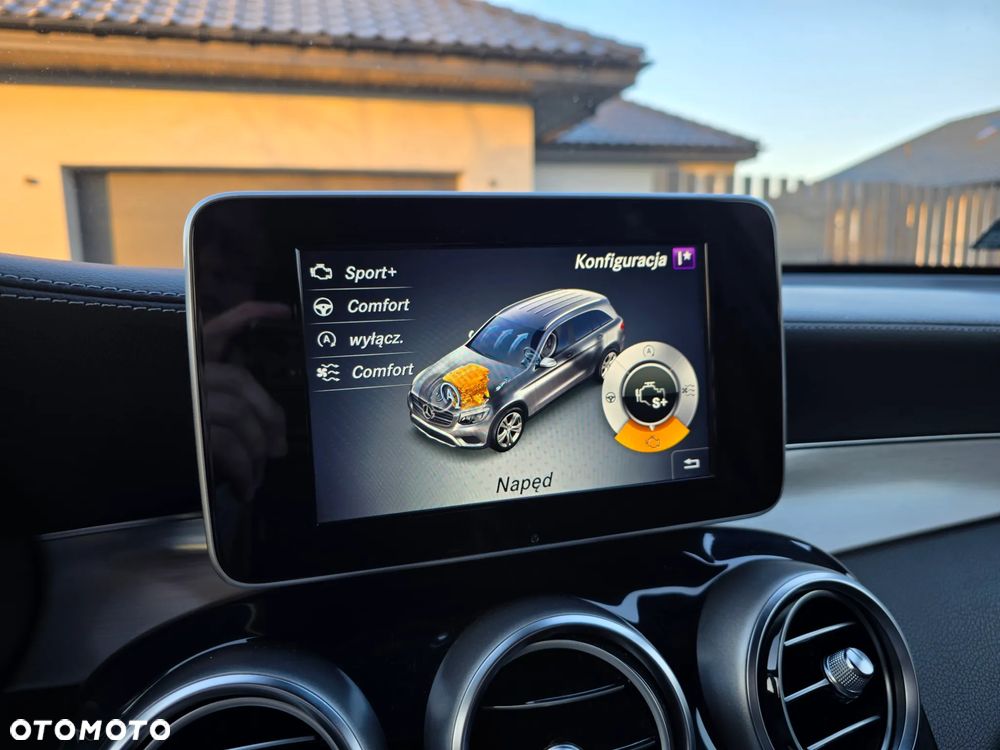 Mercedes-Benz GLC - 38