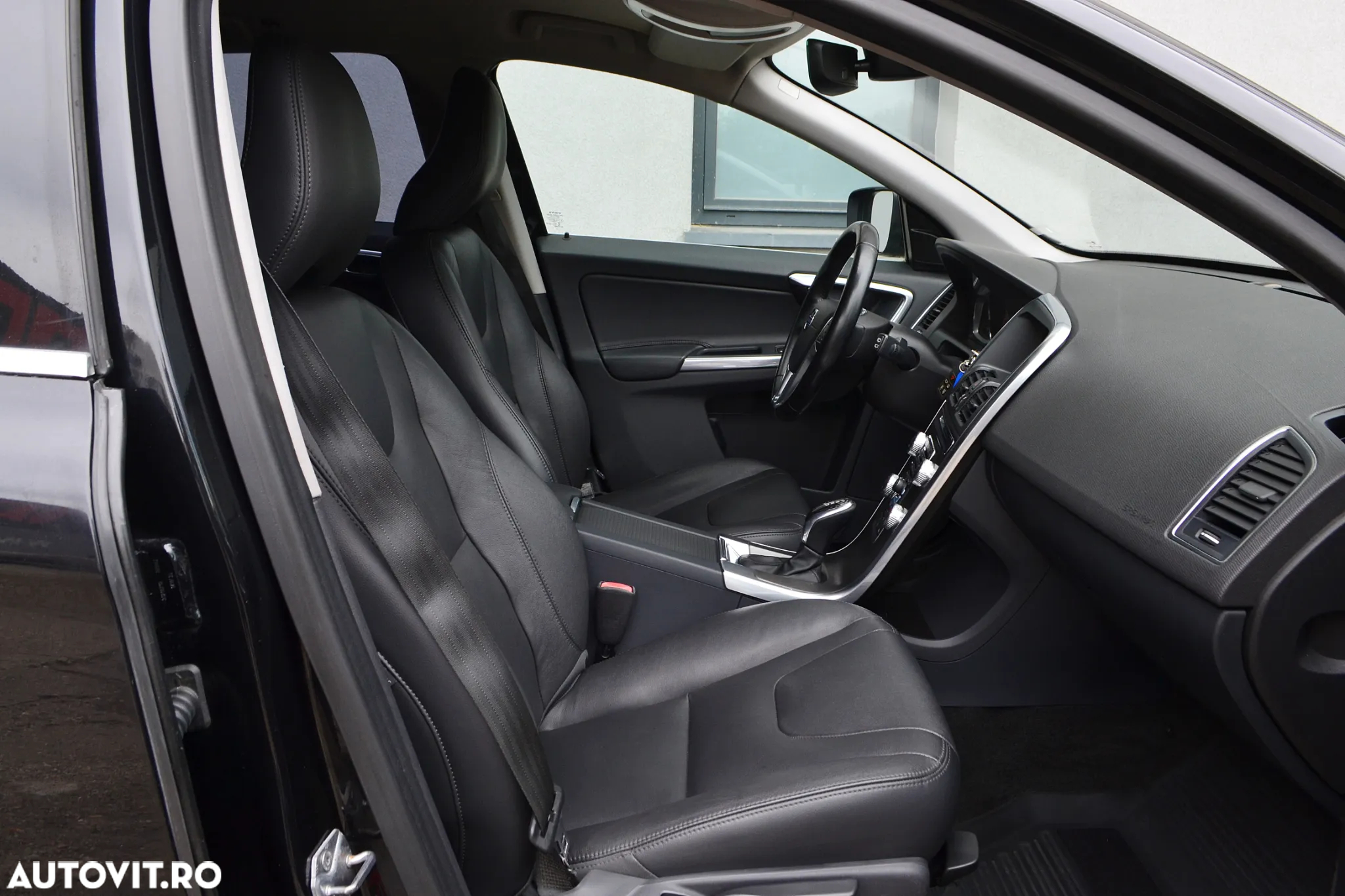 Volvo XC 60 D5 AWD Geartronic Summum - 9
