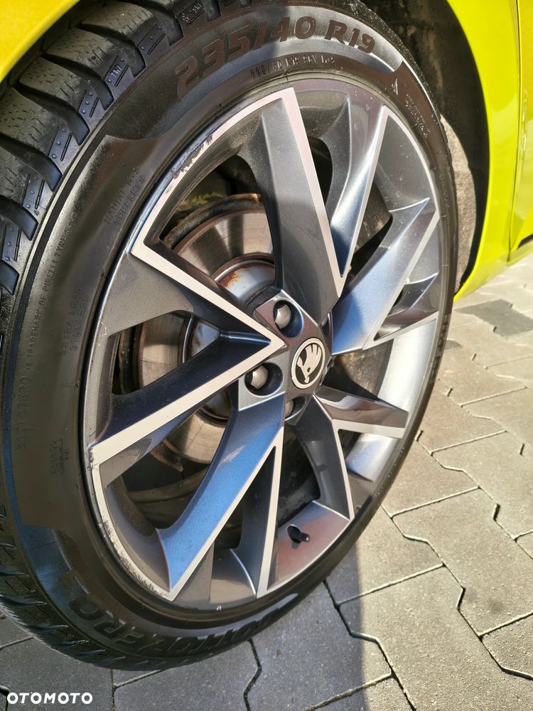 Skoda Superb 2.0 TDI Sportline - 20