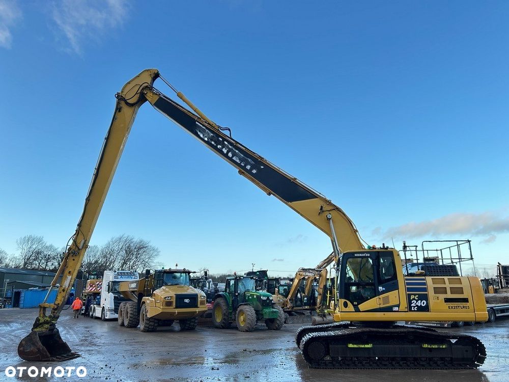Komatsu PC240 - 3