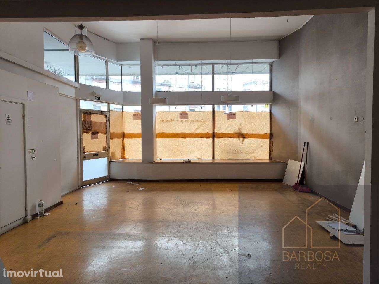 Loja de rua c/ 2 pisos, 3 WCs, 227m2 - zona movimentada Porto - Grande imagem: 5/15