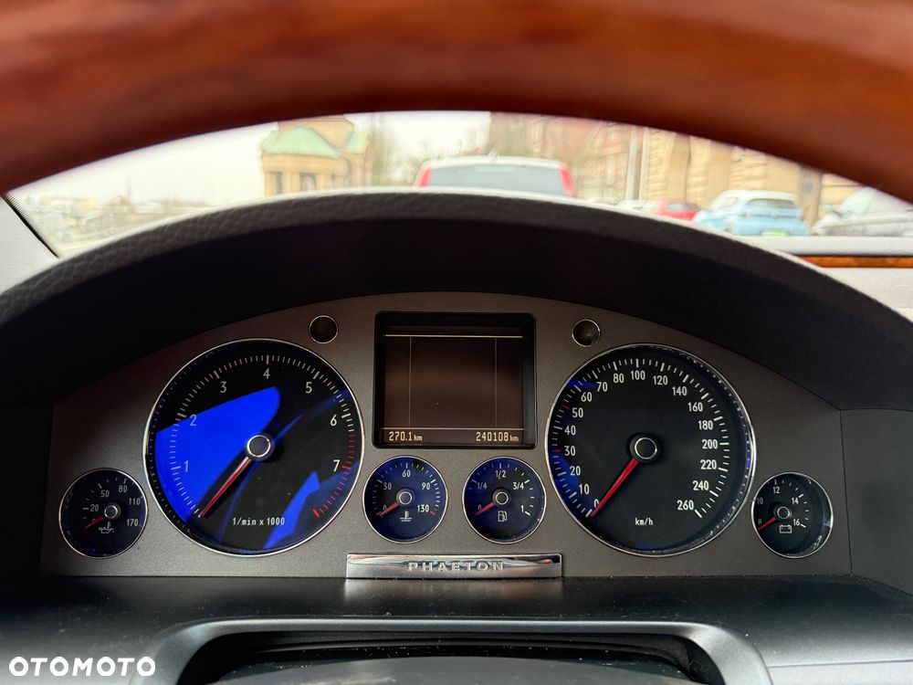 Volkswagen Phaeton 3.2 V6 4Mot (5 os.) - 17
