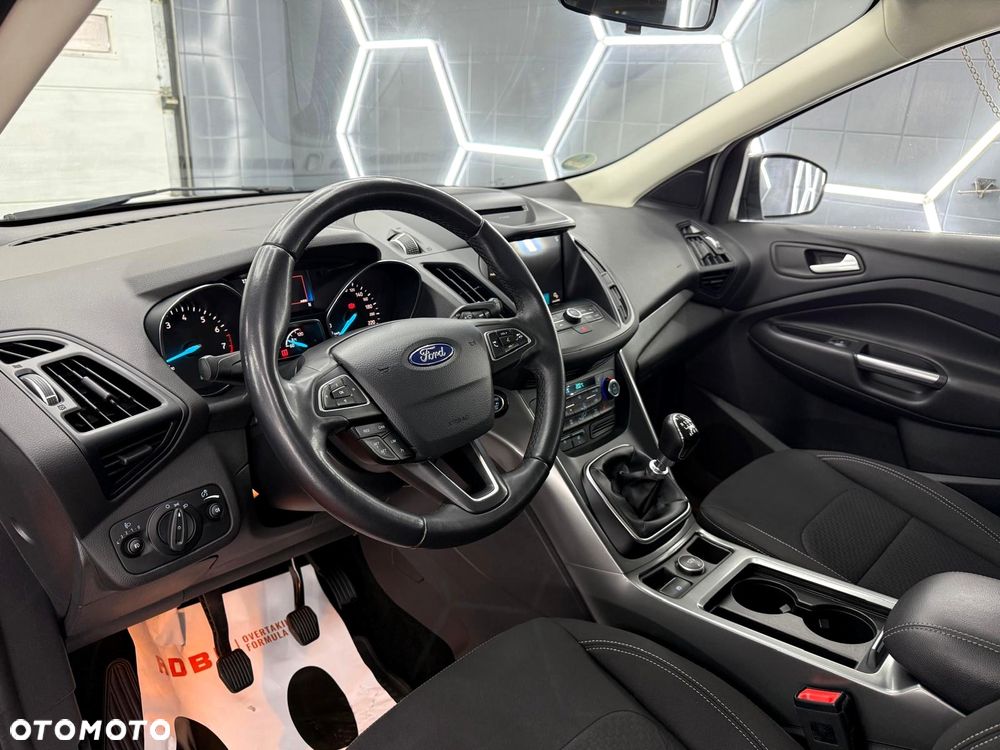 Ford Kuga 1.5 EcoBoost 2x4 Titanium - 25
