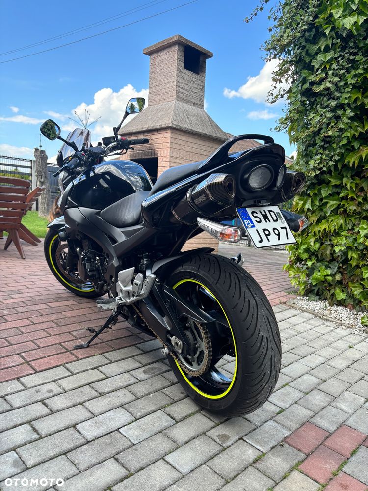 Suzuki GSR - 3