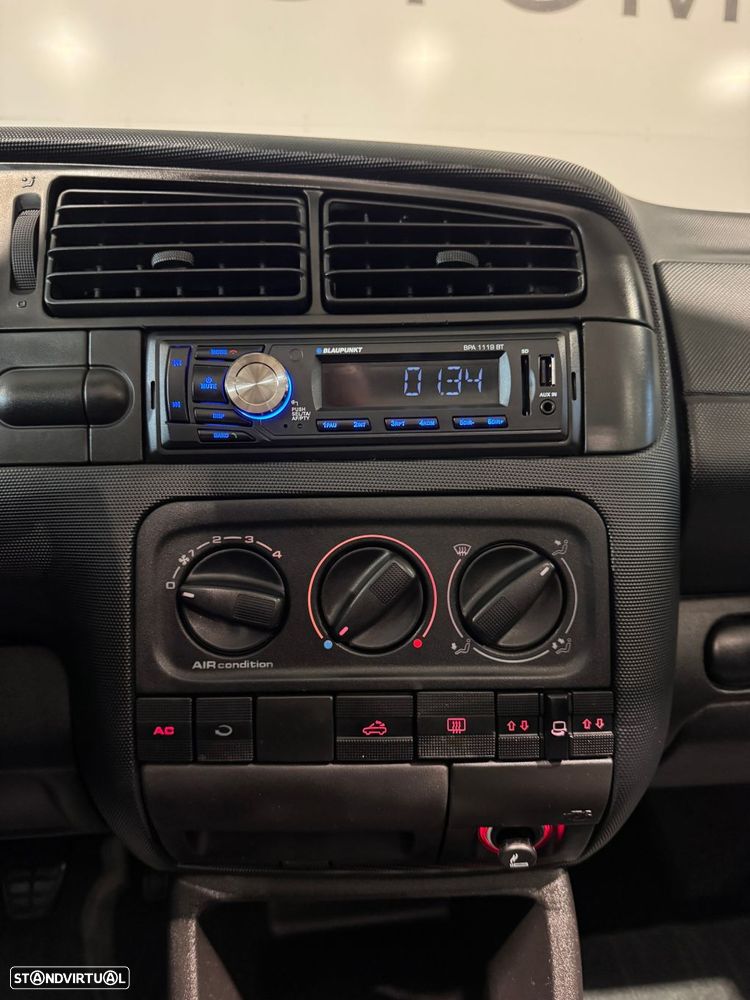 VW Golf Cabriolet 1.6 Highline - 14