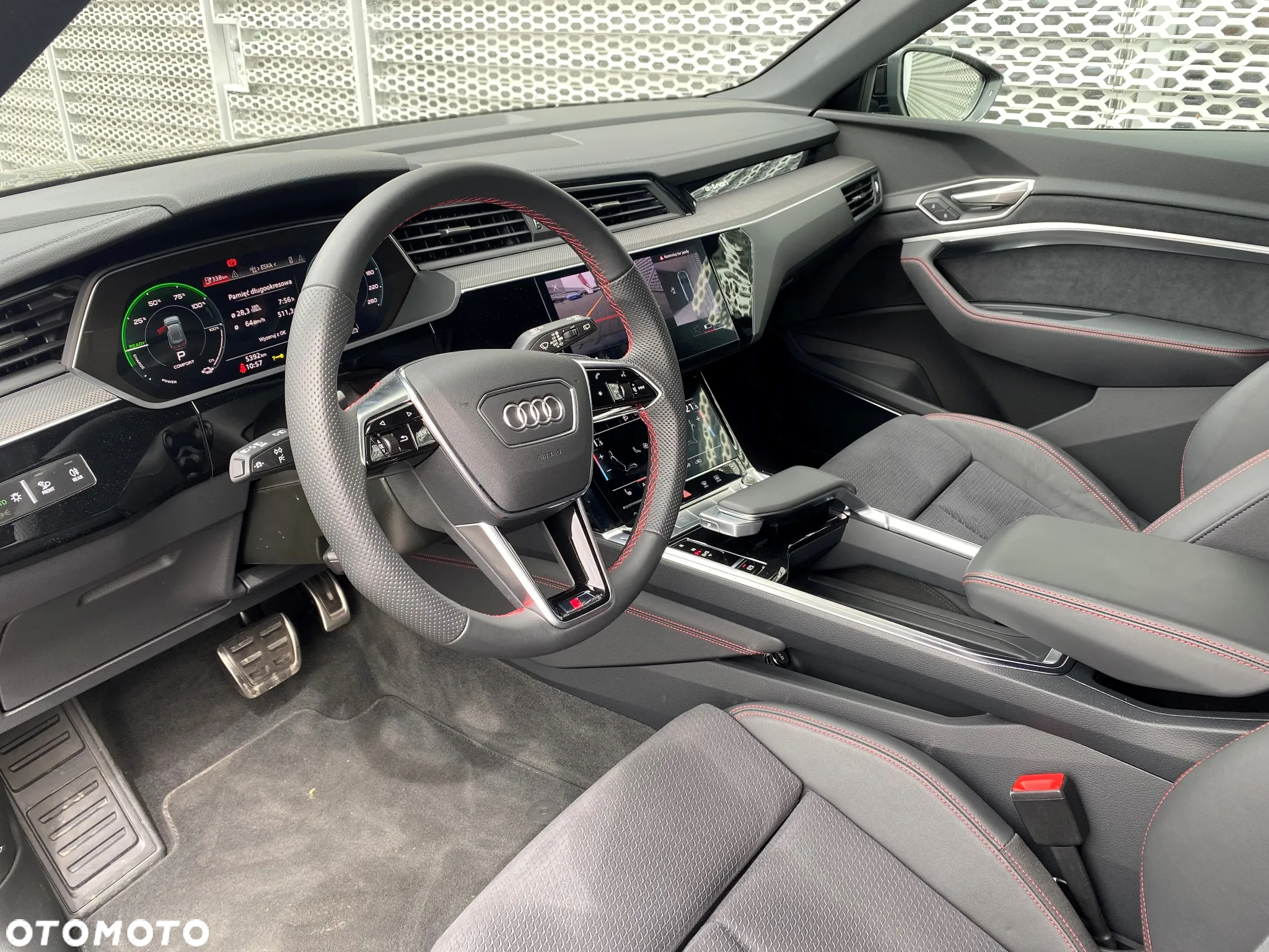 Audi Q8 e-tron 55 114kWh Quattro S Line - 8