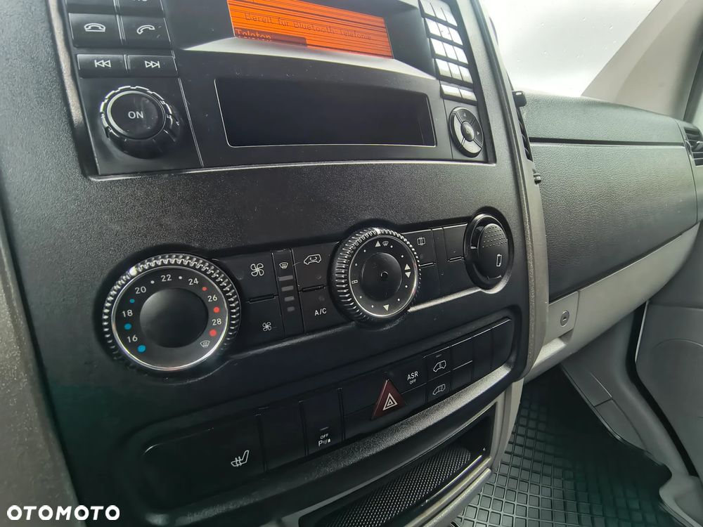 Mercedes-Benz Sprinter - 25