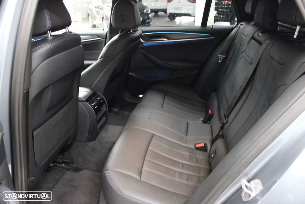 BMW 530 e Pack Desportivo M - 6