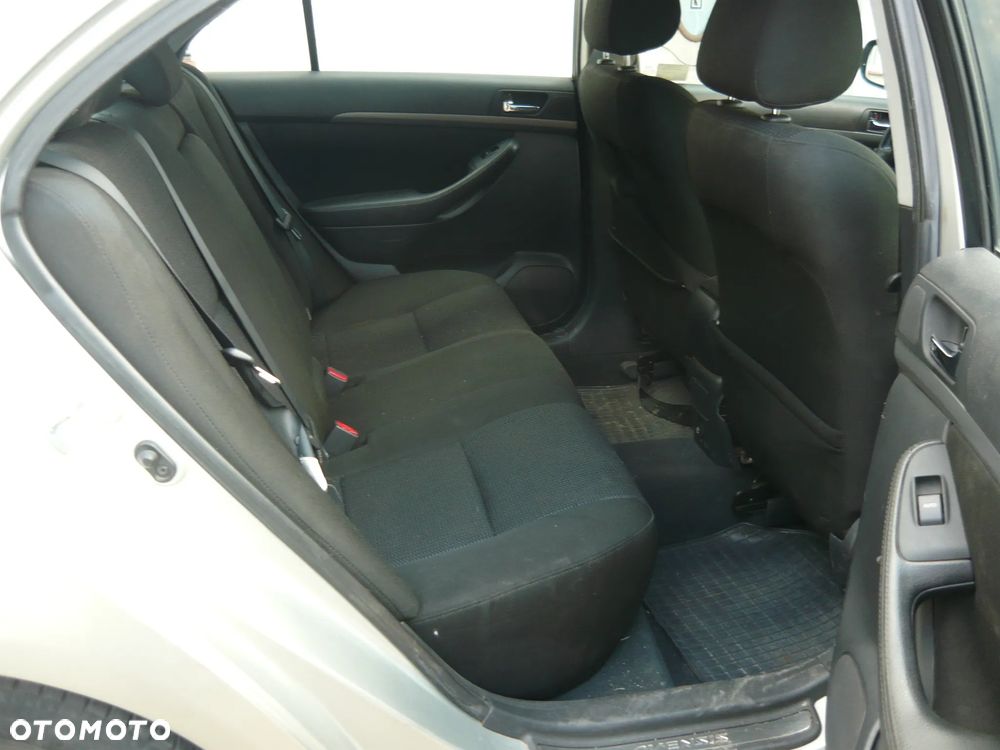 Toyota Avensis - 9