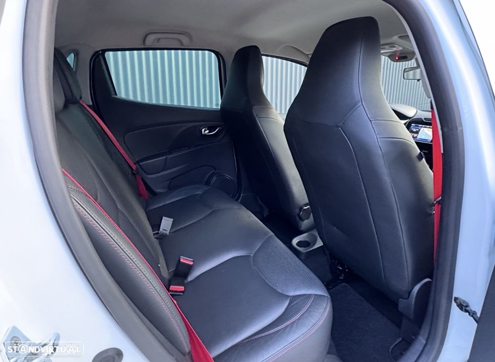 Renault Clio TCe 220 EDC R.S. Trophy - 31