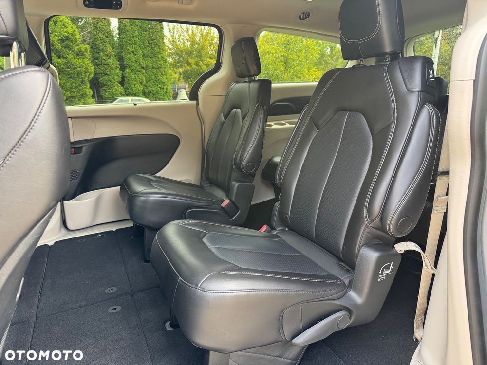 Chrysler Pacifica - 21
