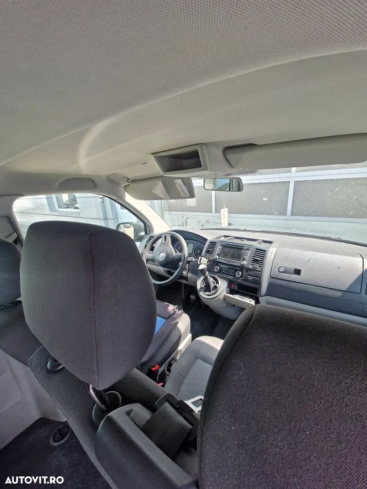 Volkswagen Caravelle - 8