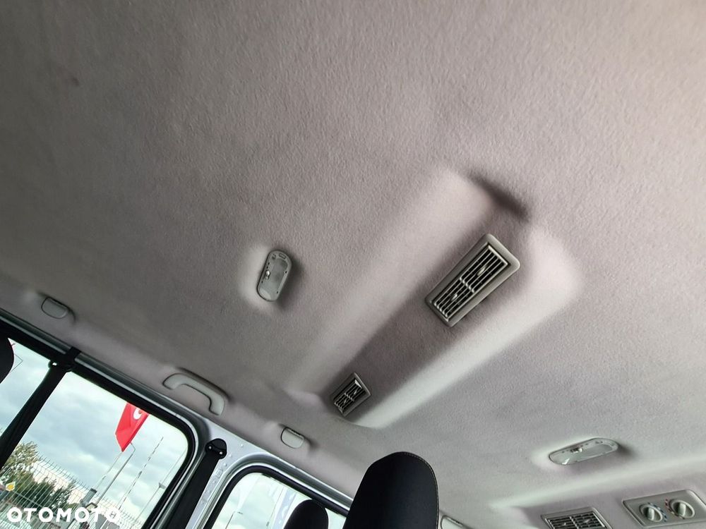 Renault Trafic - 25