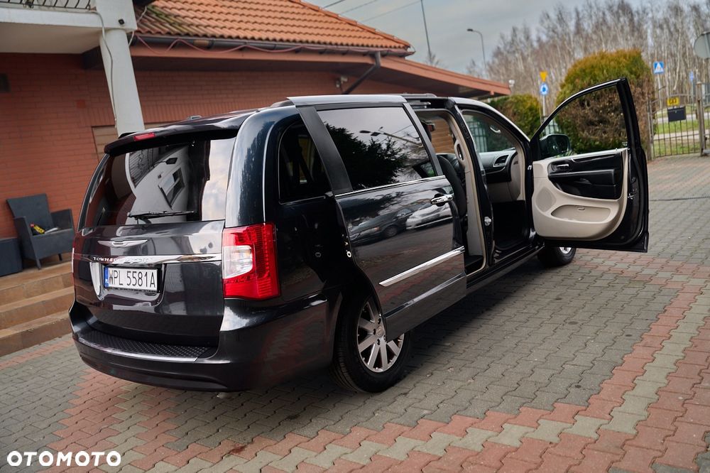 Chrysler Town & Country 3.6 Limited - 22