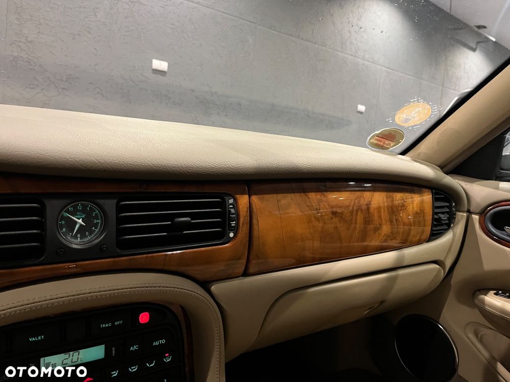 Jaguar XJ 3.2 Executive - 25