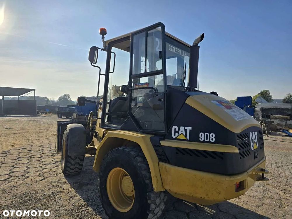 Caterpillar 908 - 4