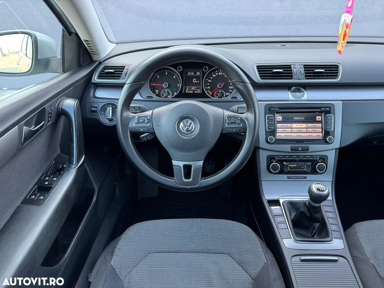 Volkswagen Passat - 12