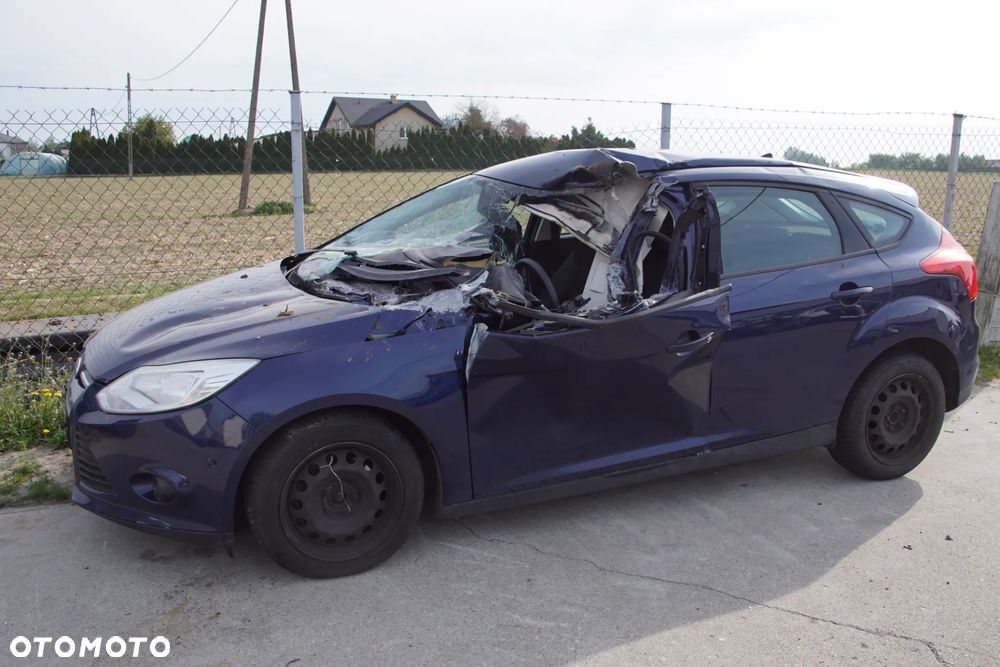 Auto na części - Ford Focus MK3 2.0 TDCI 140 KM UFDB MMT6 DYB 2011R Silnik Skrzynia Drzwi Błotnik Klapa Zderzak Lampa Klamka Szyba Lusterko Deska Kokpit Sterownik Moduł Czujnik Licznik Wyświetlacz Panel Kierownica - 2