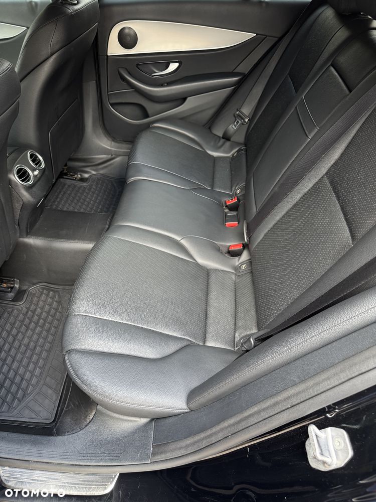 Mercedes-Benz Klasa E 220 d 4Matic T 9G-TRONIC Avantgarde - 12