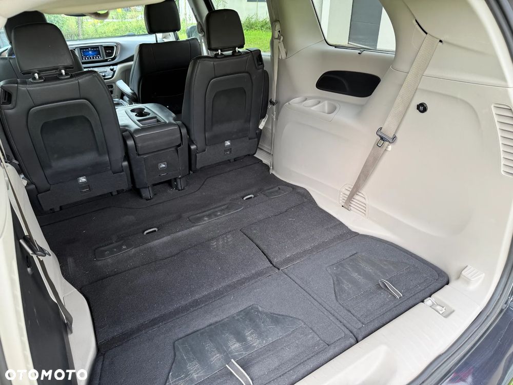 Chrysler Pacifica - 16