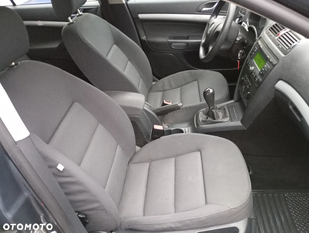 Skoda Octavia 1.6 Combi Ambiente - 35