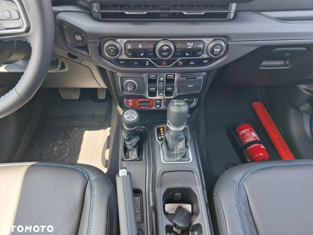 Jeep Wrangler - 11