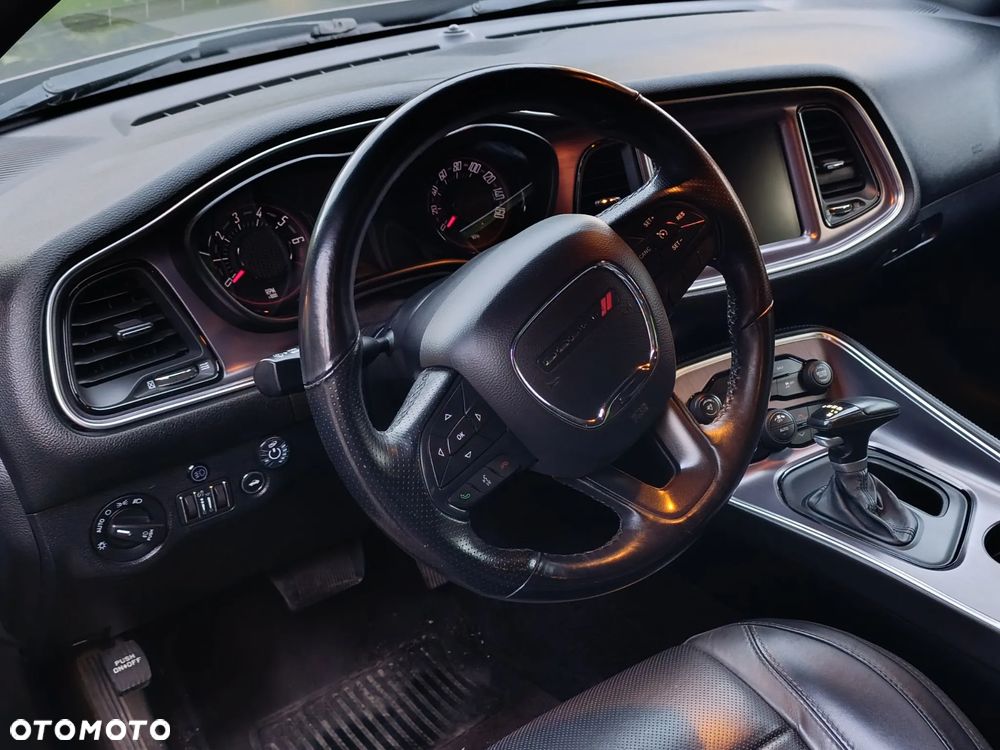 Dodge Challenger - 15