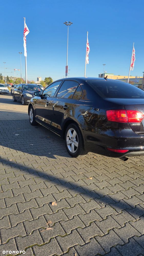 Volkswagen Jetta 1.6 TDI Comfortline - 5