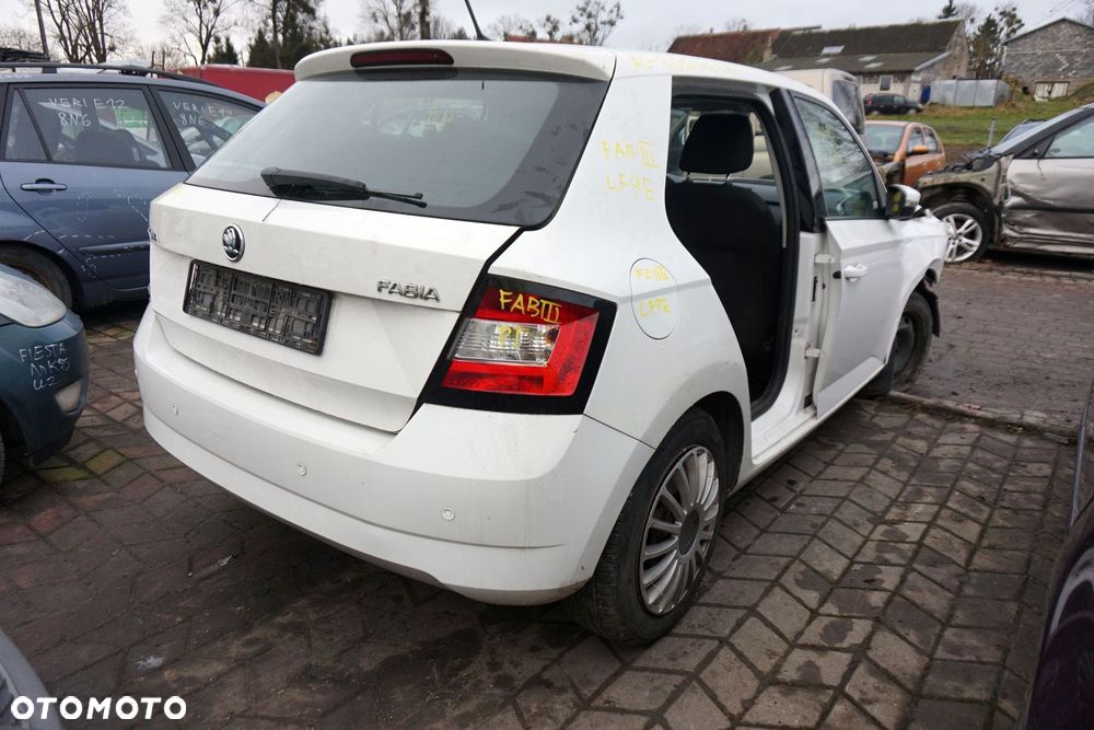 SKODA FABIA III NJ3 5D HB 2017 LF9E 1.0 12V CHYA 60KM QAC BIAŁY na części - 5