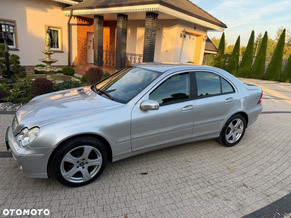 Mercedes-Benz Klasa C 180 Kompressor Elegance Sport Edition - 33