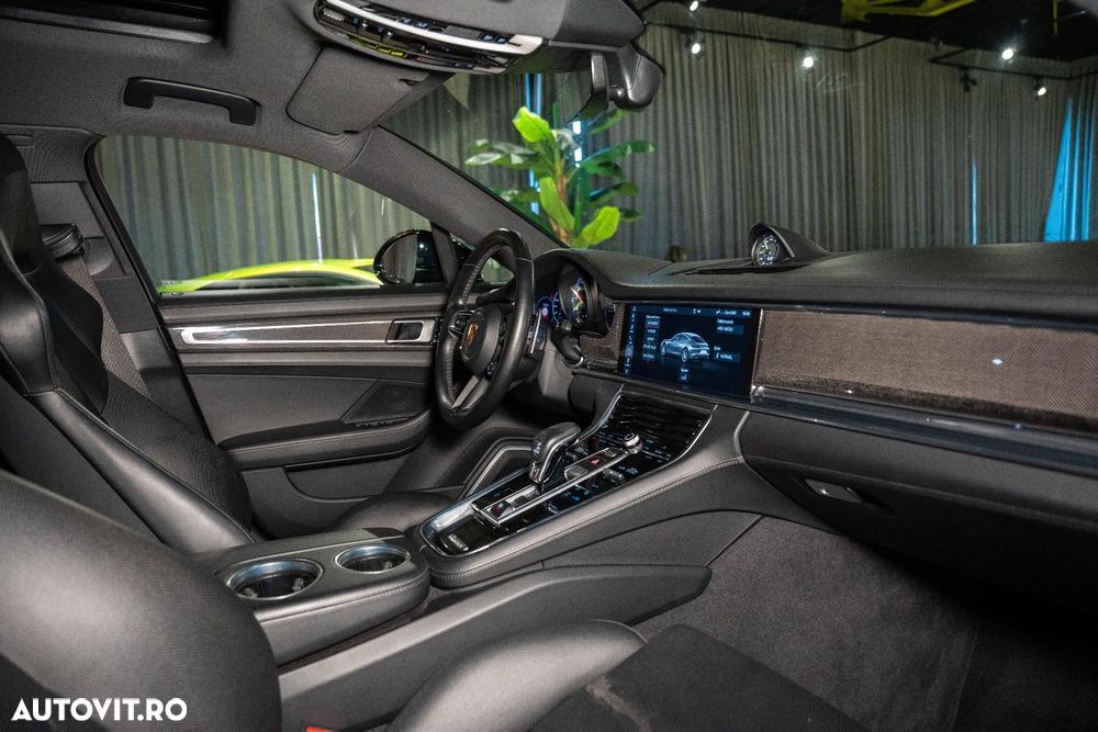 Porsche Panamera - 32