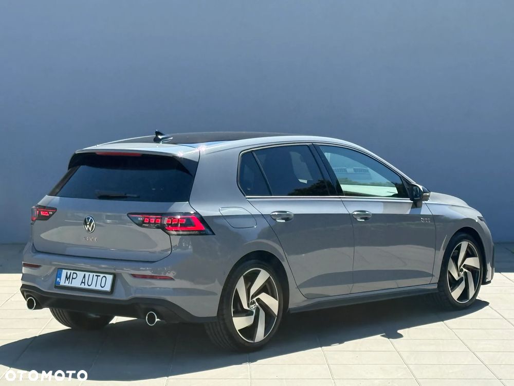 Volkswagen Golf - 6