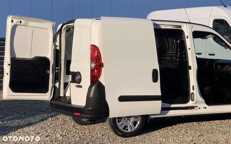 Fiat DOBLO VAN 3 osobowy VAT-1 Homologacja cięż. MOCNY SILNIK 1.6 MultiJet, 105KM Emisja spalin Euro6, Skrzynia biegów 6-cio stopniowa! ORYGINALNA ZABUDOWA PAKI, BOCZNE DRZWI PRZESUWNE, RADIO Z EKRANEM DOTYKOWYM , MULTIFUNKCYJNA KIEROWNICA - 35