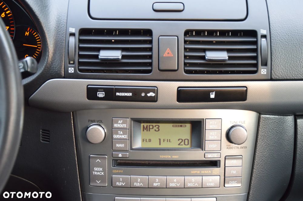 Toyota Avensis 1.8 VVT-i Sol - 26