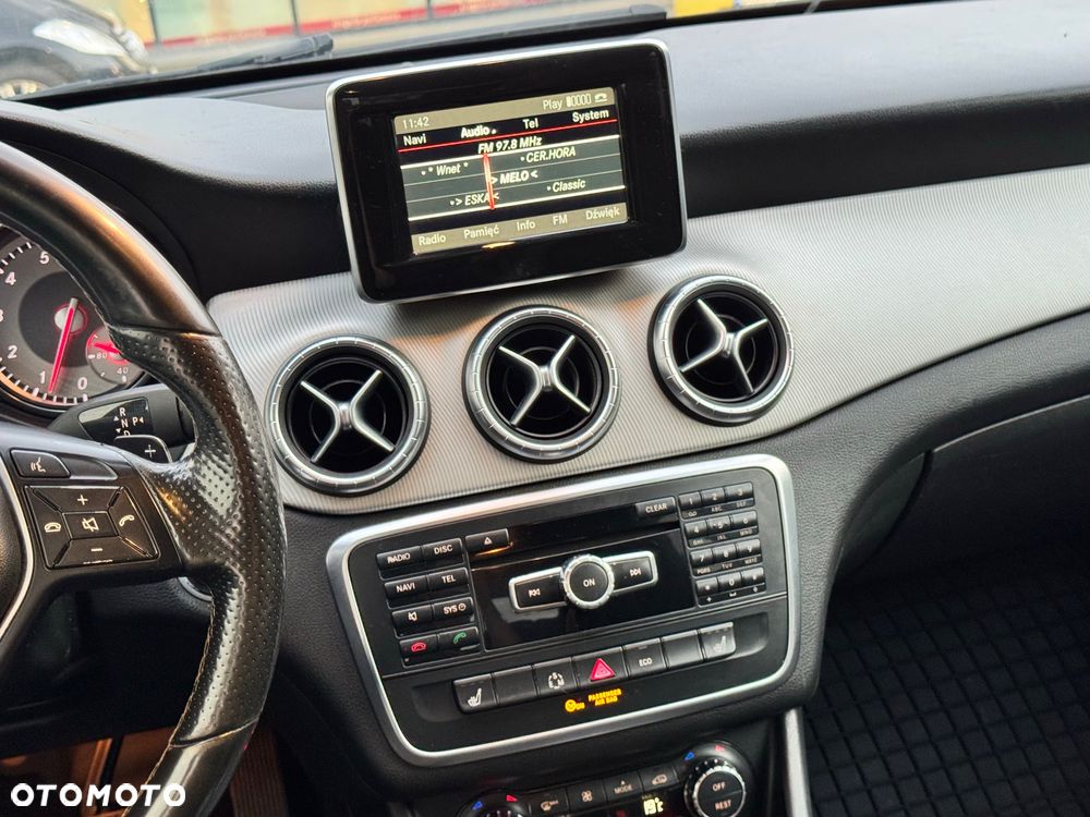 Mercedes-Benz CLA 180 7G-DCT - 23